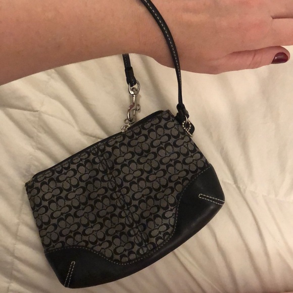 Coach wristlet - Picture 3 of 4